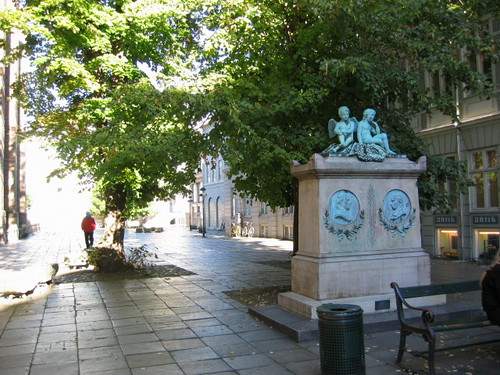 Monument for digterne Johan Herman Wessel og Johannes Ewald 